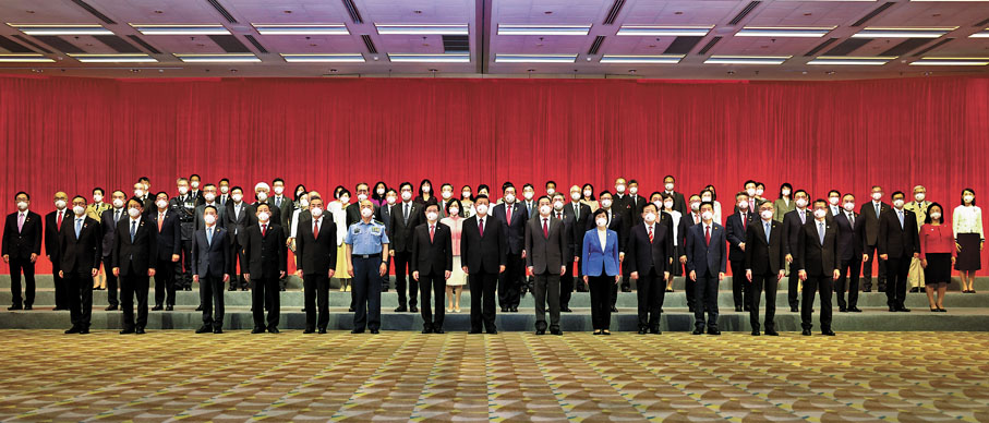 ◆7月1日上午，國家主席習近平在香港特別行政區行政長官李家超的陪同下，會見香港特別行政區新任行政、立法、司法機關負責人。 新華社