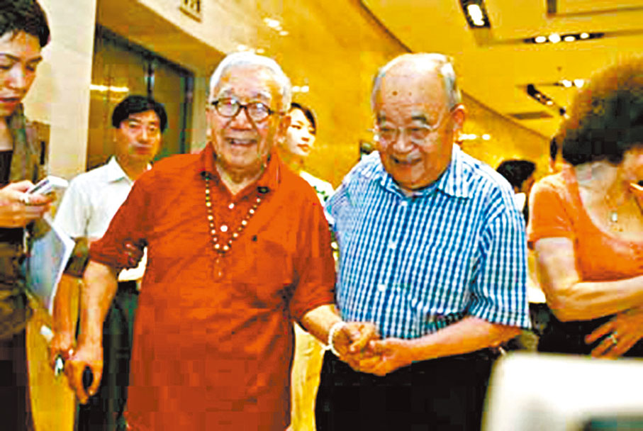 ◆喬羽（右）與莊奴曾數次相聚。 網上圖片