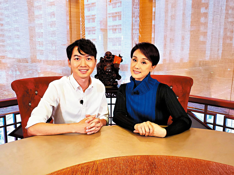 ◆蓋鳴暉(右)接受馬梓軒訪問。