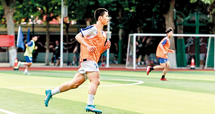 ◆影片以鄭州市第二高級中學的校園足球為基本素材。馮雷 攝