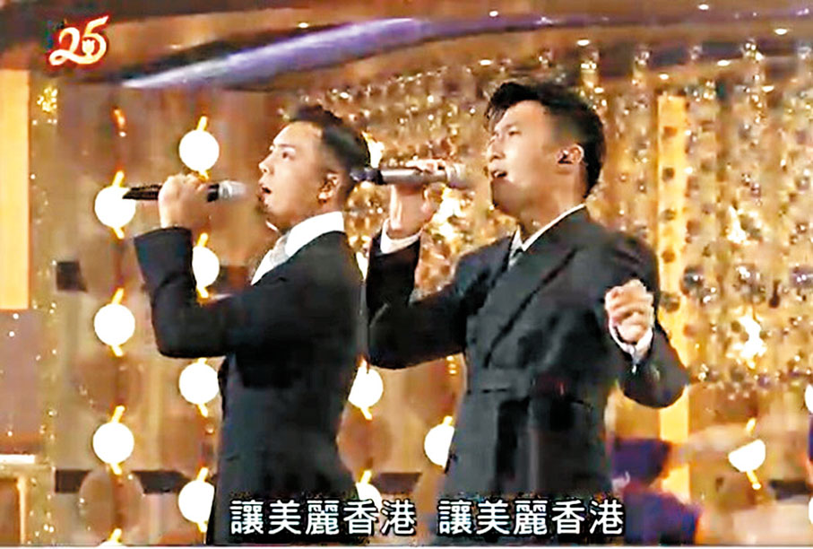 ◆ 謝霆鋒（右）聯同陳偉霆合唱打頭陣。