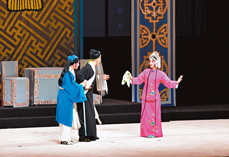 ◆《三滴血》成為開場大戲。