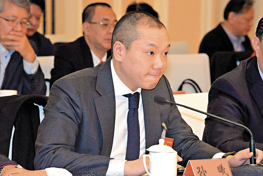 ◆港生陳港著(前)參加華僑大學國旗護衛隊並接受訓練。 受訪者供圖