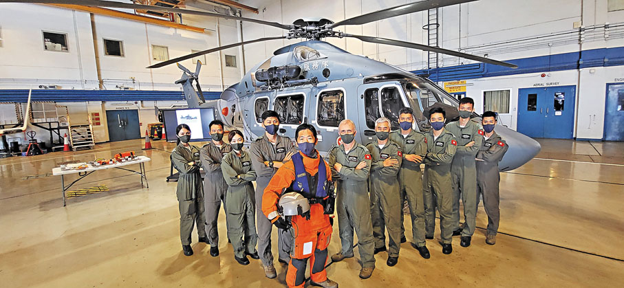 ◆政府飛行服務隊在是次拯救行動中首次全機隊及機組人員出動。 香港文匯報記者  攝