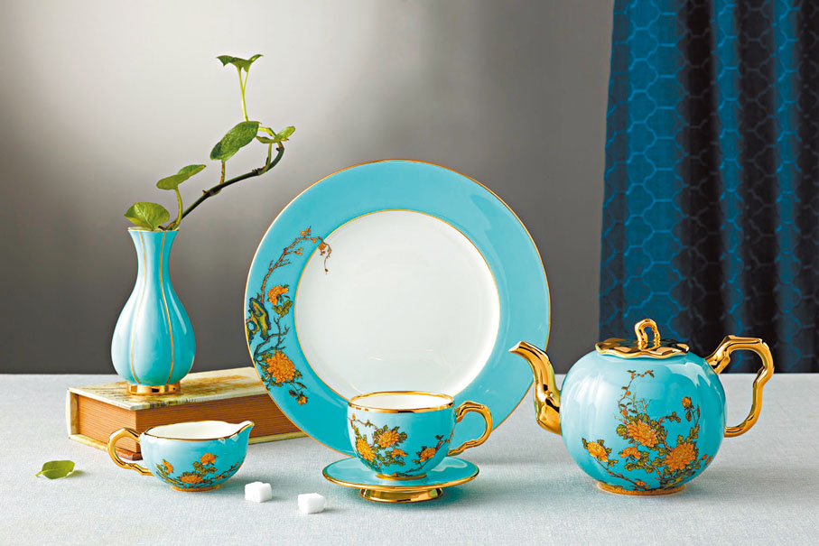 夫人瓷◆「夫人瓷」系列之西湖藍產品曾在G20杭州峰會上作為元首夫人們午宴專用的瓷器亮相。  受訪者供圖