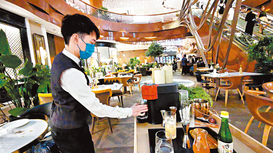 ◆侍應示範沖泡期間限定特飲。
