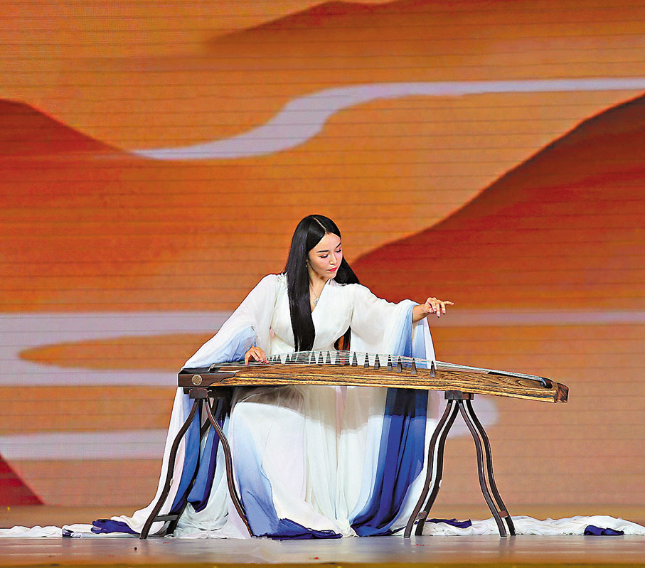 ◆2018年袁莎參加中非論壇文藝演出，領奏《武動靈韻》。