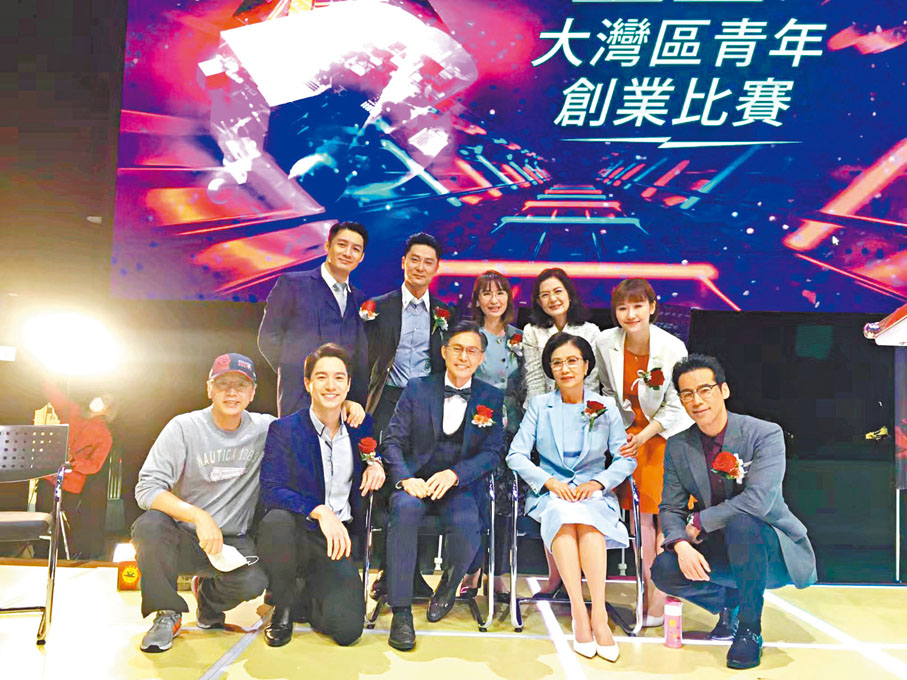 ◆林志華（左一）以劇中的創業比賽為例，表示現在香港的環境為年輕人提供很多機會。