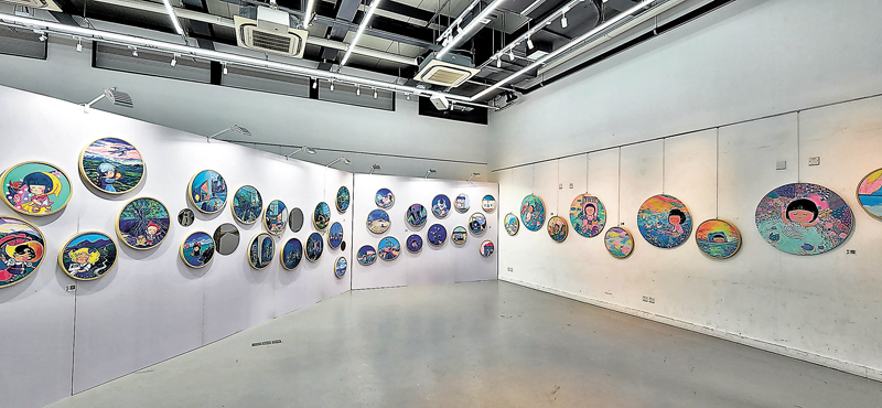 ◆展覽現場展示了過百幅作品。 主辦方供圖