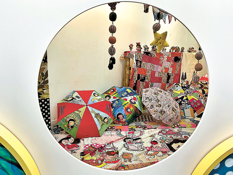 ◆從小窗口中看法天娜的生活空間。