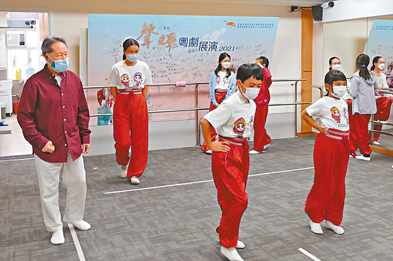 ◆被「聲輝」學員尊稱師公的楊劍華有獨特的教授方法。