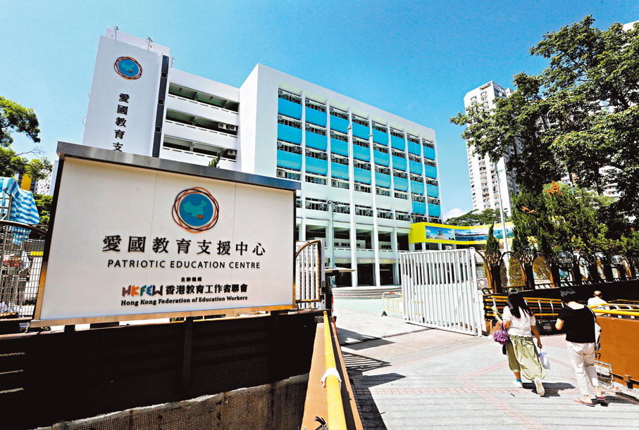 ◆黃錦良表示，愛國教育支援中心現已進入最後交收階段，預計8月開始舉行開放日，並於新學年起正式服務教育界。 香港文匯報記者  攝