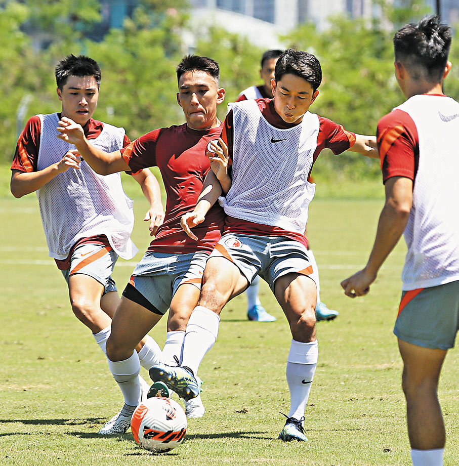 ◆中村祐人（右二）望通過決選回祖家獻技。香港文匯報記者黎永淦  攝