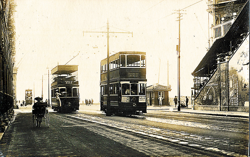 ◆第四代電車有木蓋，是當時重要的交通工具。