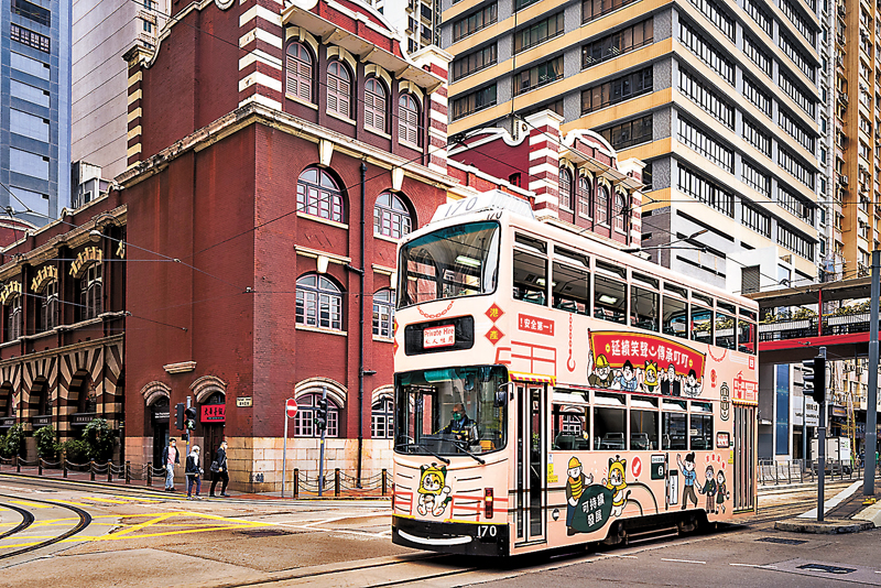 ◆千禧年的電車充滿了新時代的歡樂氣息。
