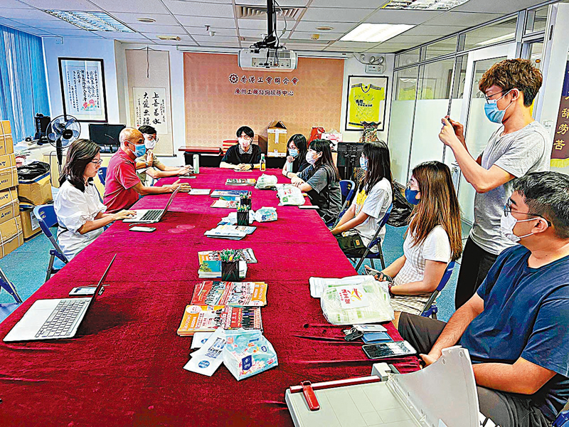 ◆工聯會廣州服務中心接受港生求助。　  香港文匯報記者帥誠 攝