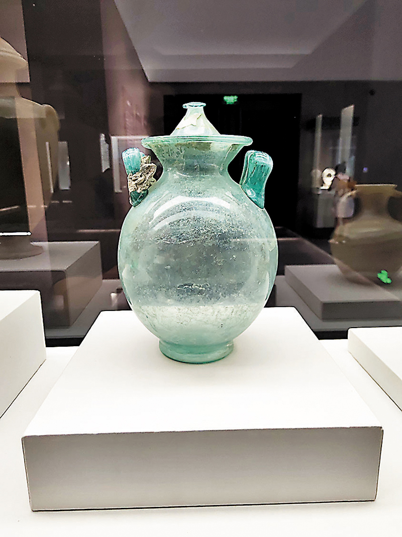 ◆公元1世紀，骨灰甕，藍綠玻璃。