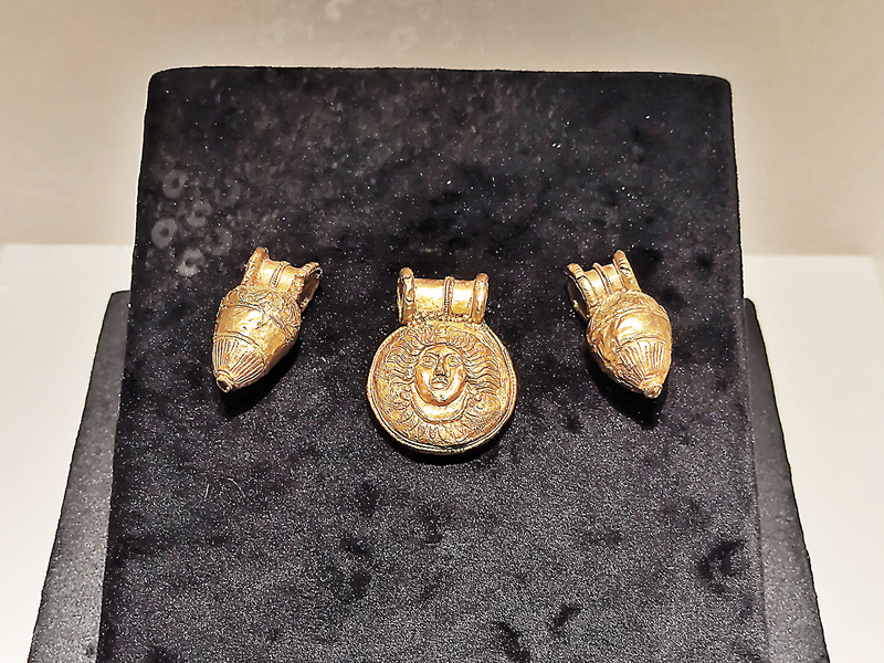◆公元前3世紀，聖菲利普女性墓葬隨葬品，黃金墜飾。