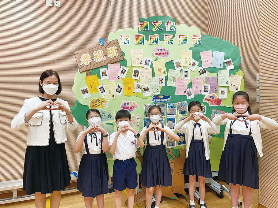 ◆ 老師帶領學生參與禮文化活動。