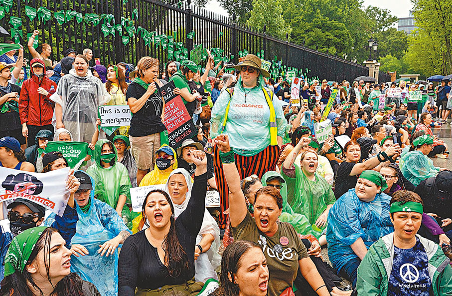◆支持女性墮胎權的示威者9日在華盛頓集會。 美聯社