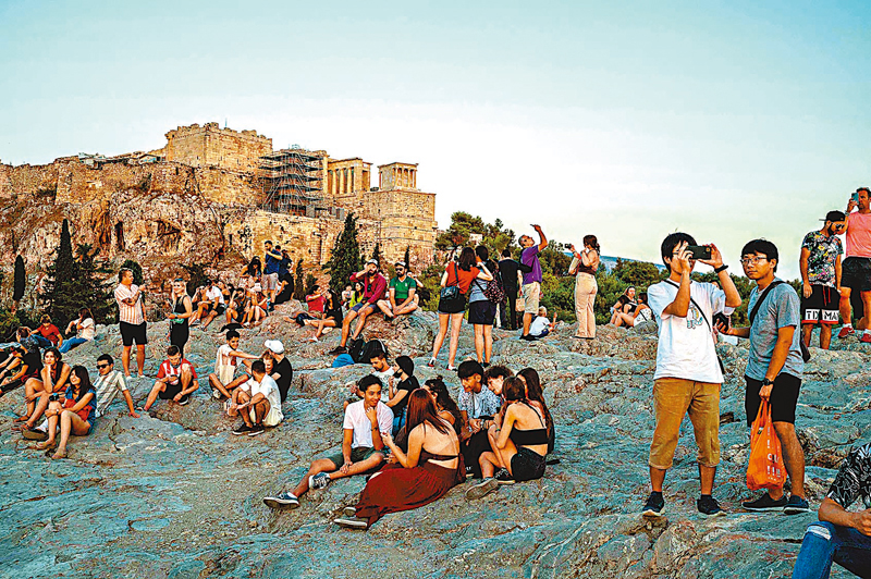 ◆ 當局建議民眾待在陰涼地方。 資料圖片