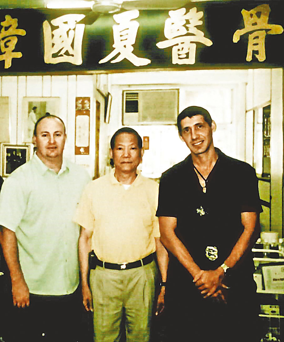 ◆夏國璋（中）。受訪者供圖