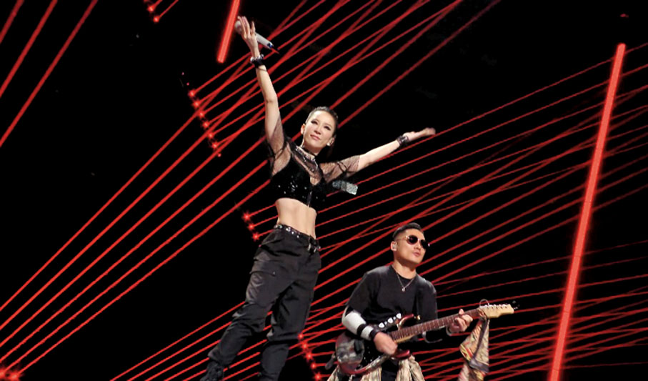 ◆李玟大晒健碩腹肌。