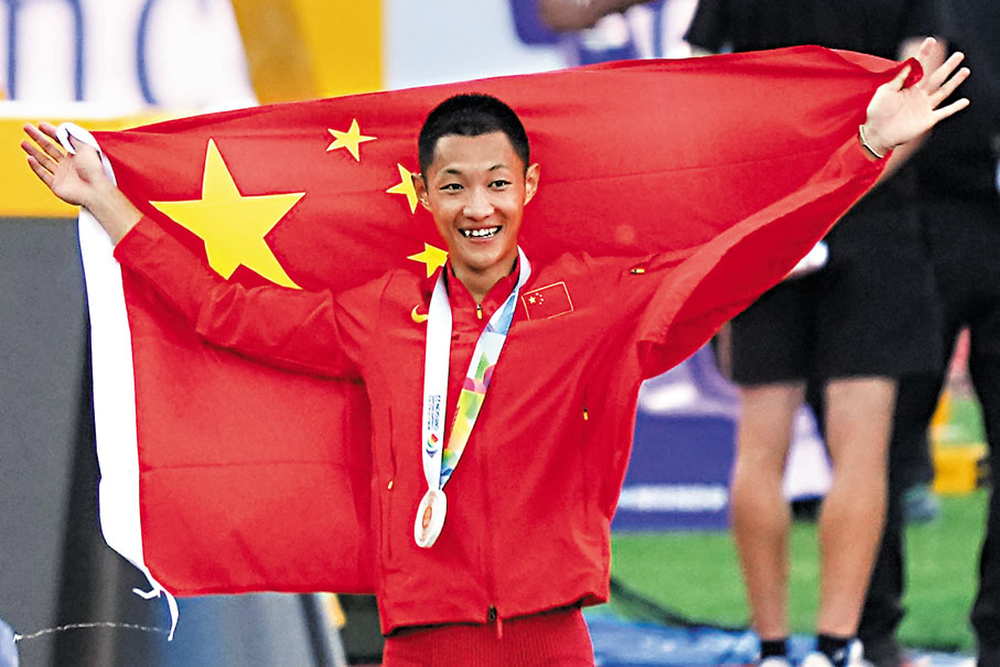 ◆王嘉男在奪冠後慶祝。  新華社