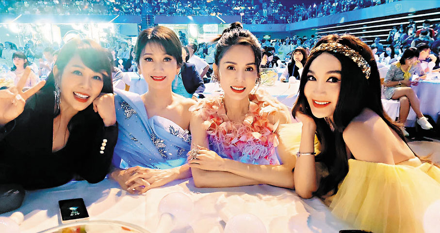 ◆（左起）陳松伶、趙雅芝、李若彤、溫碧霞合影。