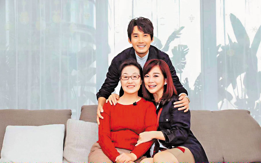 ◆陳松伶夫婦與婆婆相處融洽。