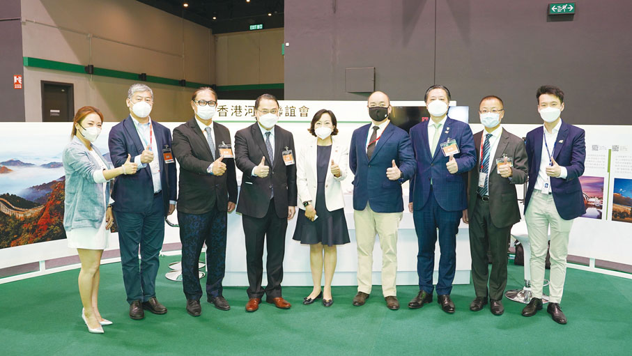 ◆（左起）香港河北聯誼會副會長羅霄，燕山發展有限公司副總經理劉學民，香港河北聯誼會常務理事陳禮善、副會長李耀新，民政及青年事務局局長麥美娟，香港河北聯誼會會長彭一庭，副會長、保良局主席陳正欣，燕山發展有限公司副總經理葛立群及麥美娟隨行人員。