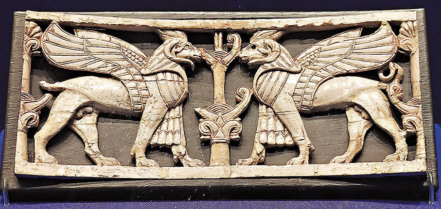 ◆羊頭獅身斯芬克斯雕件  鐵器時代（公元前900年-前800年）。