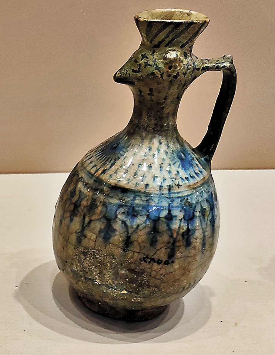 ◆釉陶瓶  馬穆魯克王朝時期（公元1250-1517年）。