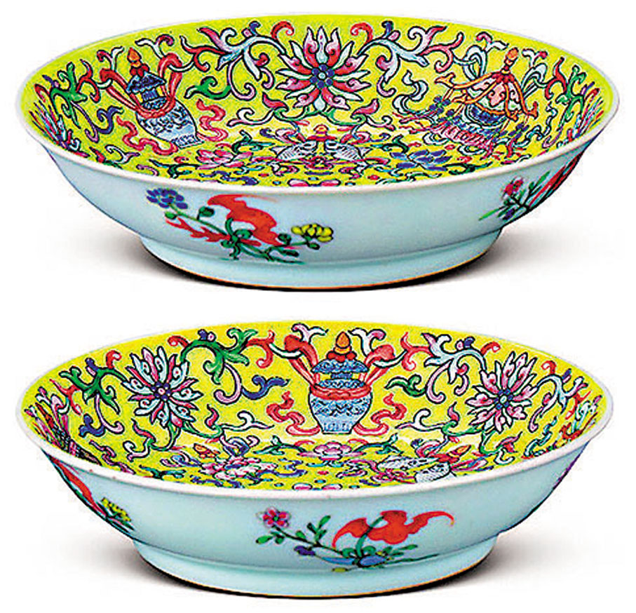 ◆清嘉慶黃地粉彩八寶紋盤(一對)