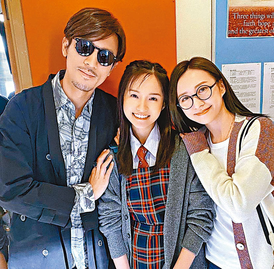 ◆鄧卓殷(中)在《十八年後的終極告白2.0》中飾演譚俊彥和龔嘉欣的女兒，給觀眾留下深刻印象。