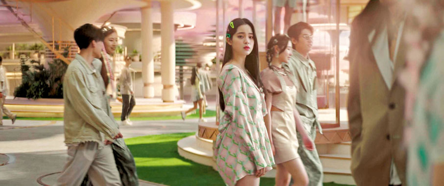 ◆ 歐陽娜娜在G.E.M.的新作MV露臉。