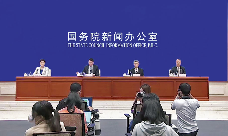 ◆國新辦舉行上半年銀行保險業運行情況發布會。 記者海巖  攝