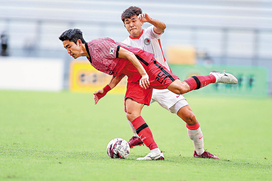 ◆ 正選領軍的陳俊樂（白衫）表現對辦。 足總圖片