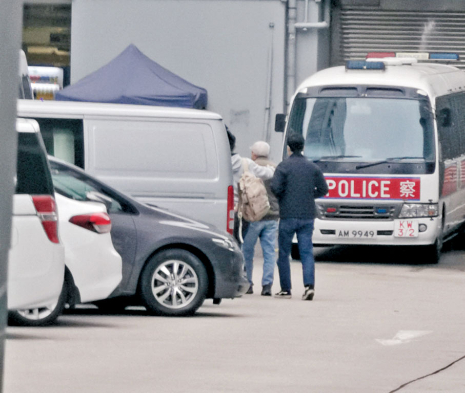 ◆今年2月，古思堯企圖抬棺材鬧事。圖為他當日被捕帶署。   資料圖片