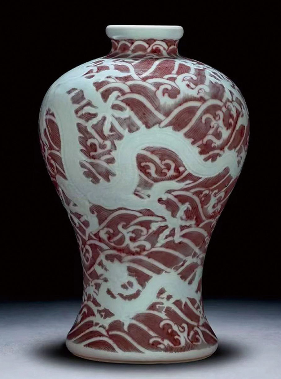 ◆雍正 釉裏紅剔刻海水龍紋梅瓶