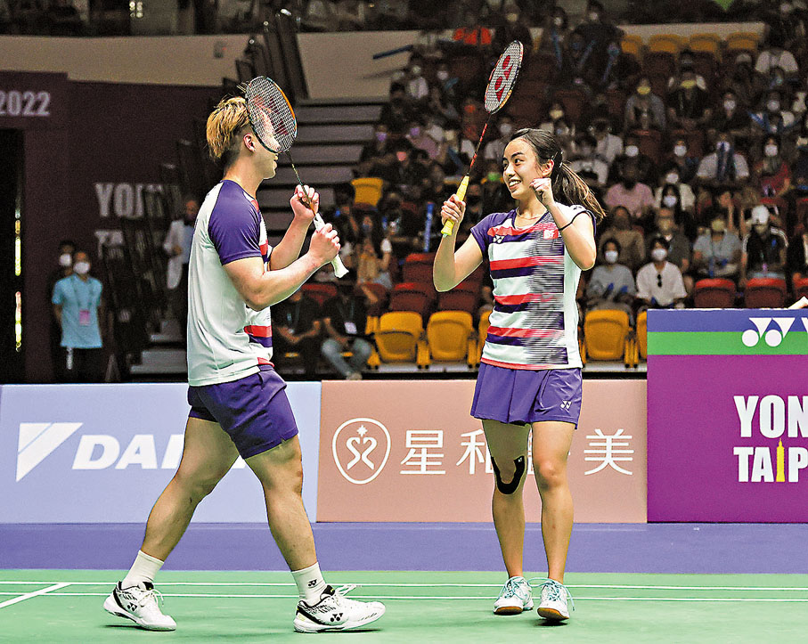 ◆吳芷柔（右）與李晉熙搶下冠軍。 中央社