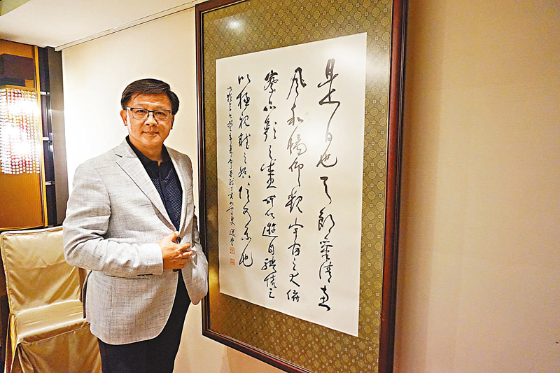 ◆何君堯也有文藝的一面。