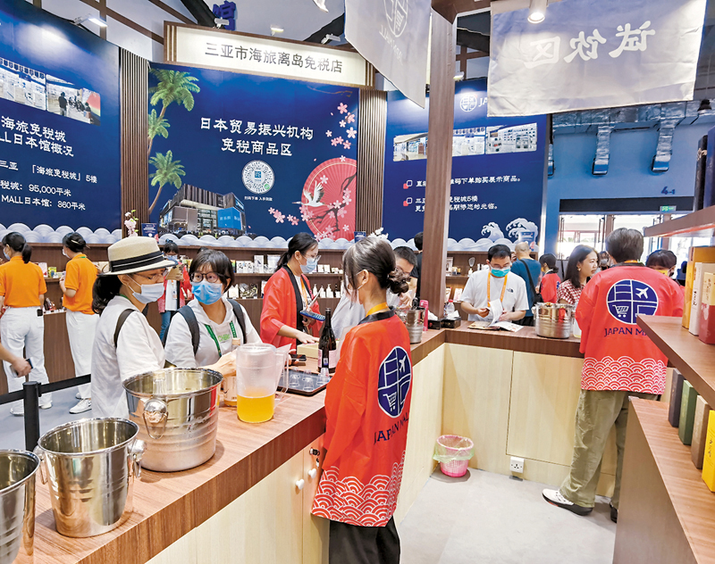 ◆日本館可免費試飲各種清酒。香港文匯報記者何玫  攝