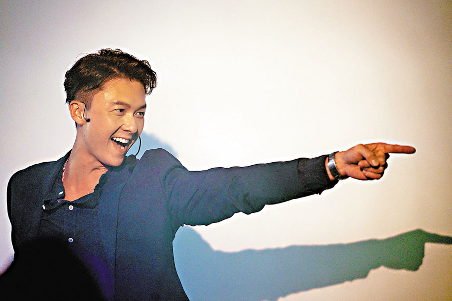 ◆王浩信飾演的補習天王受到學生歡迎。