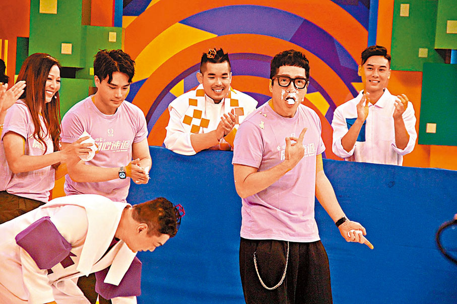 ◆ 單立文「搵啖食」成功，但就變成「花面貓」。