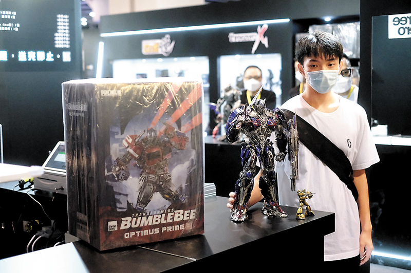 ◆頭籌位置的陳先生為買心頭好早上7時許已抵達會場。 香港文匯報記者  攝