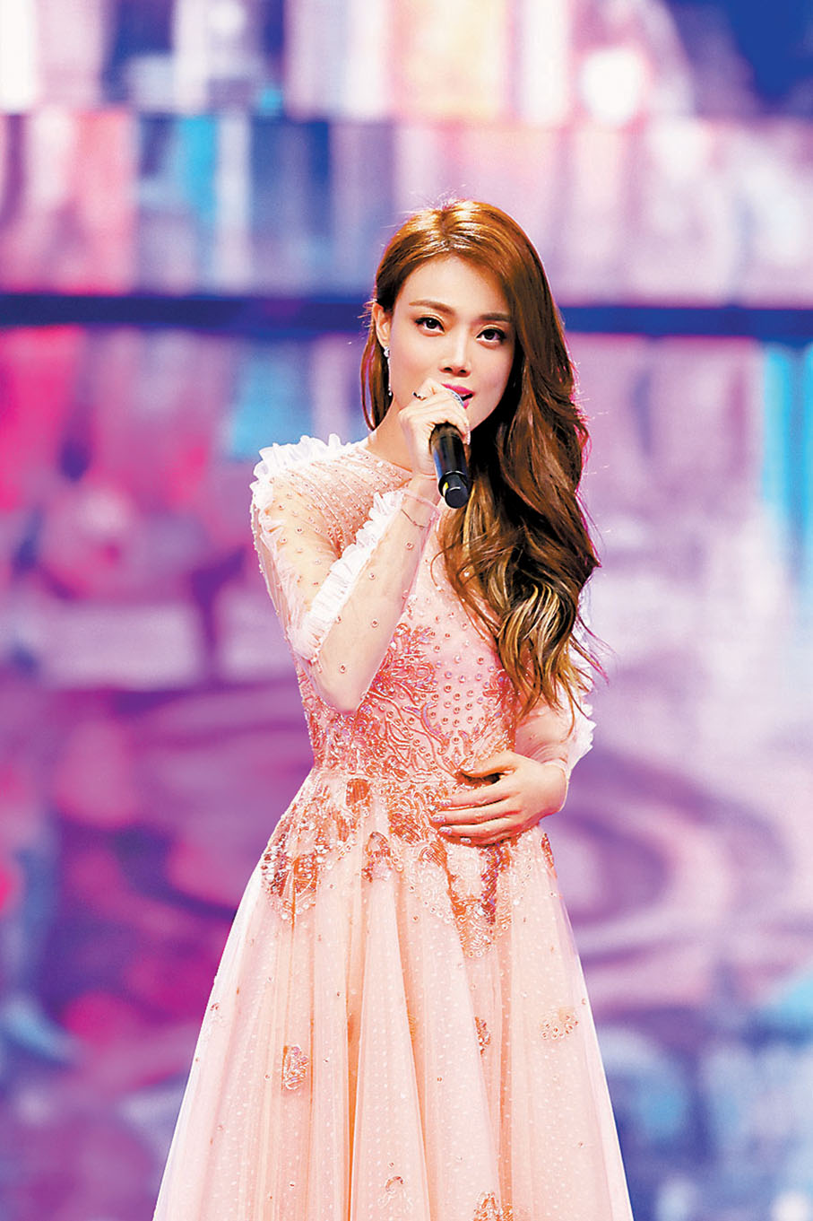 ◆ 容祖兒對傷者表示慰問。