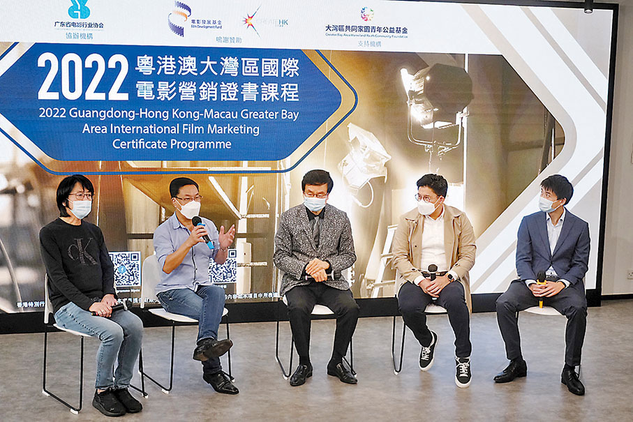 ◆左起：課程統籌葉德偉、課程統籌王家駒、課程總監黃百鳴、課程榮譽顧問霍啟剛和課程統籌譚健忠昨日出席新聞發布會。