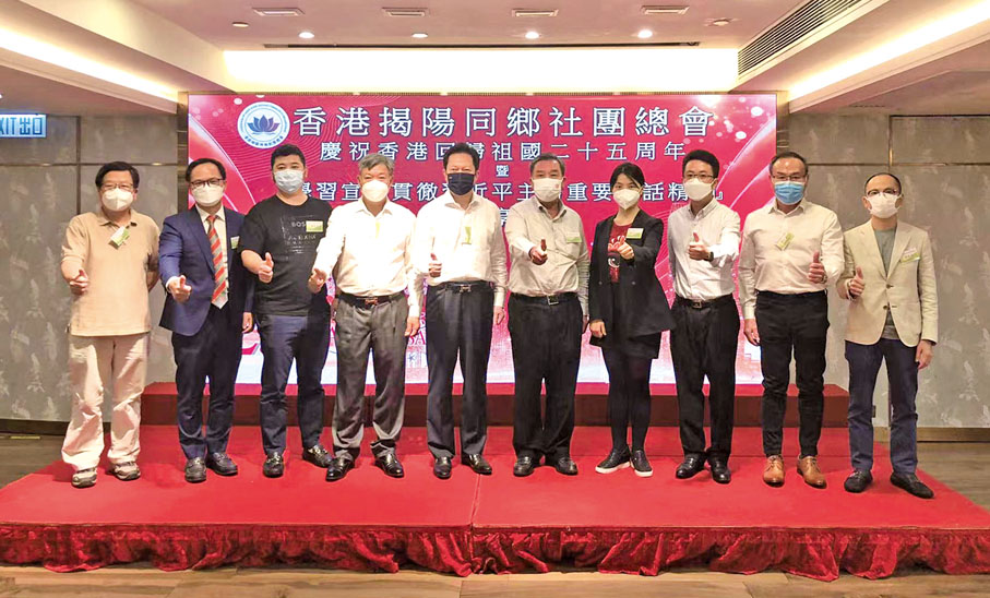 ◆ 張仲哲、郭一鳴、蔡曉珊、王晨峯及該會首長們會後合照。