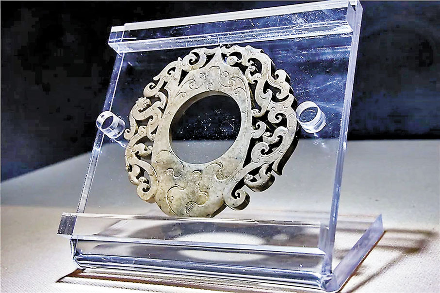 ◆精美的「韘形玉珮」。